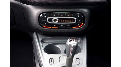 Comment démonter autoradio c5 phase 2 ?